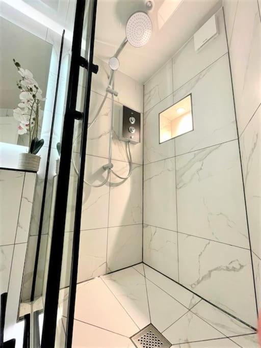 Stylish, Central And Cosy 1Bd Nr Canongate エディンバラ エクステリア 写真