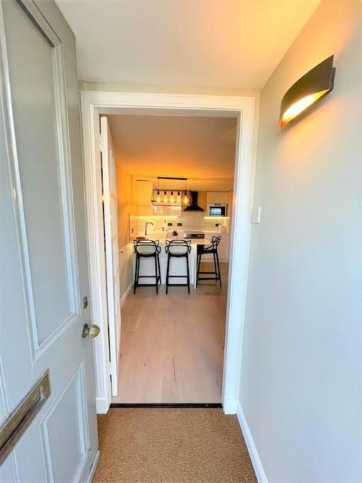 Stylish, Central And Cosy 1Bd Nr Canongate エディンバラ エクステリア 写真