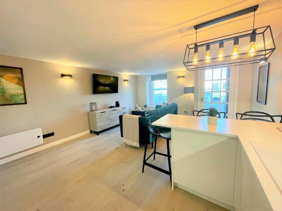 Stylish, Central And Cosy 1Bd Nr Canongate エディンバラ エクステリア 写真